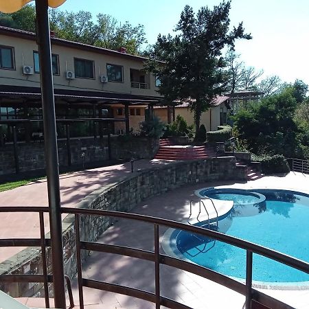 לובץ' Park Hotel Stratesh מראה חיצוני תמונה