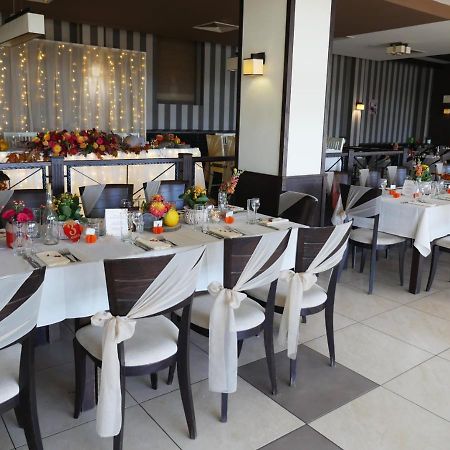לובץ' Park Hotel Stratesh מראה חיצוני תמונה