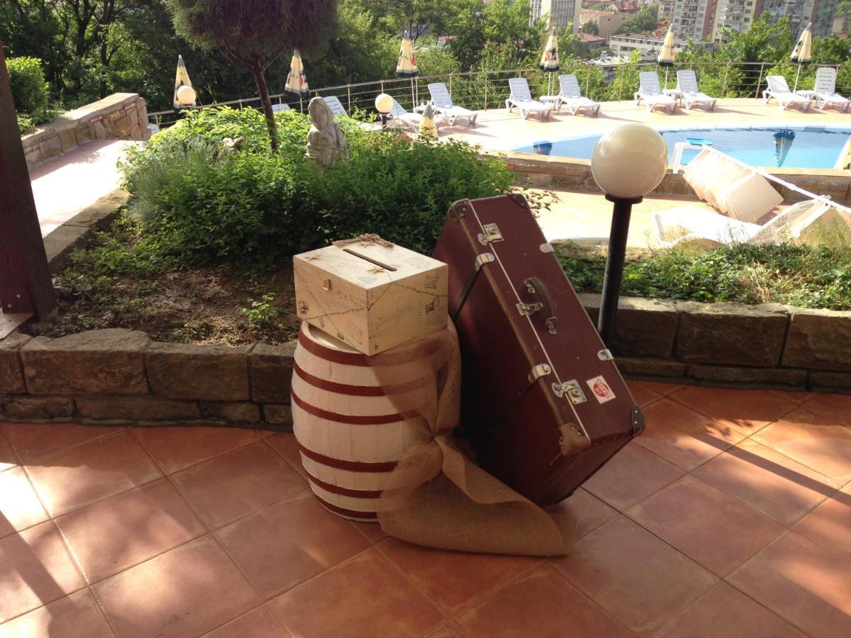 לובץ' Park Hotel Stratesh מראה חיצוני תמונה