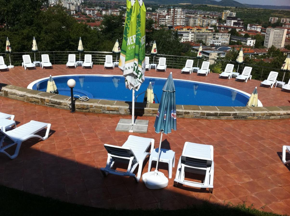 לובץ' Park Hotel Stratesh מראה חיצוני תמונה
