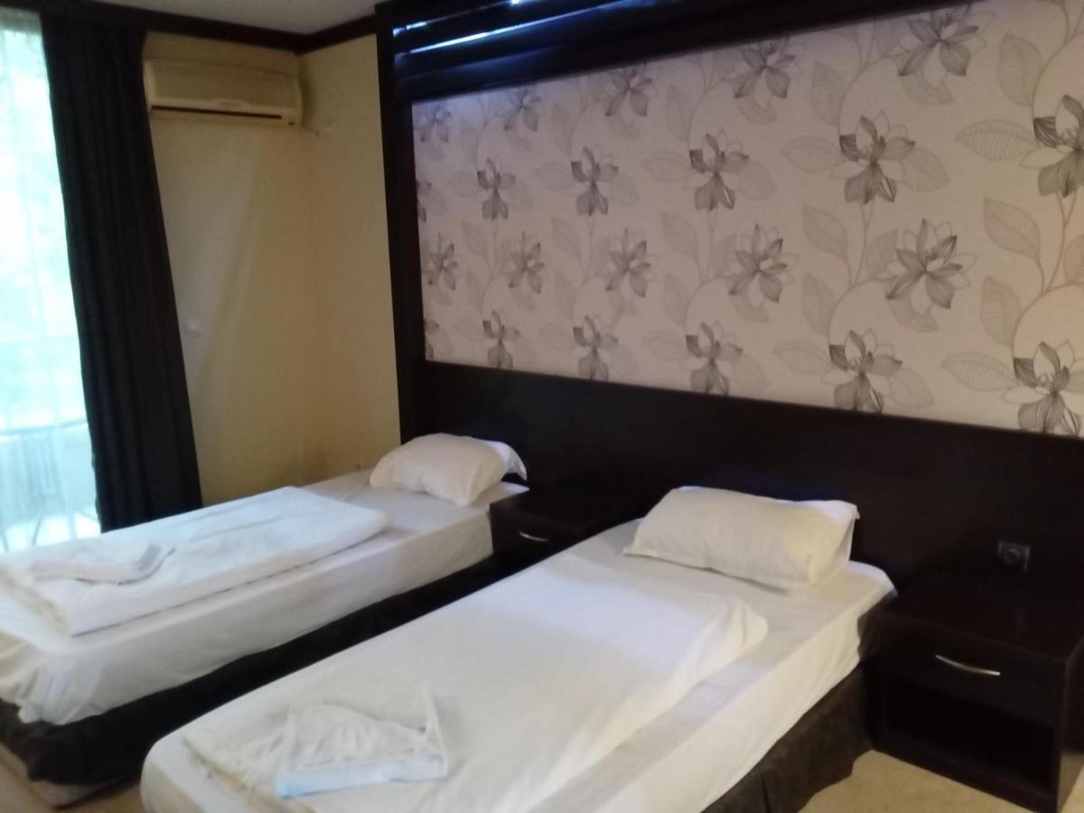 לובץ' Park Hotel Stratesh מראה חיצוני תמונה