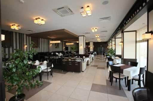 לובץ' Park Hotel Stratesh מראה חיצוני תמונה