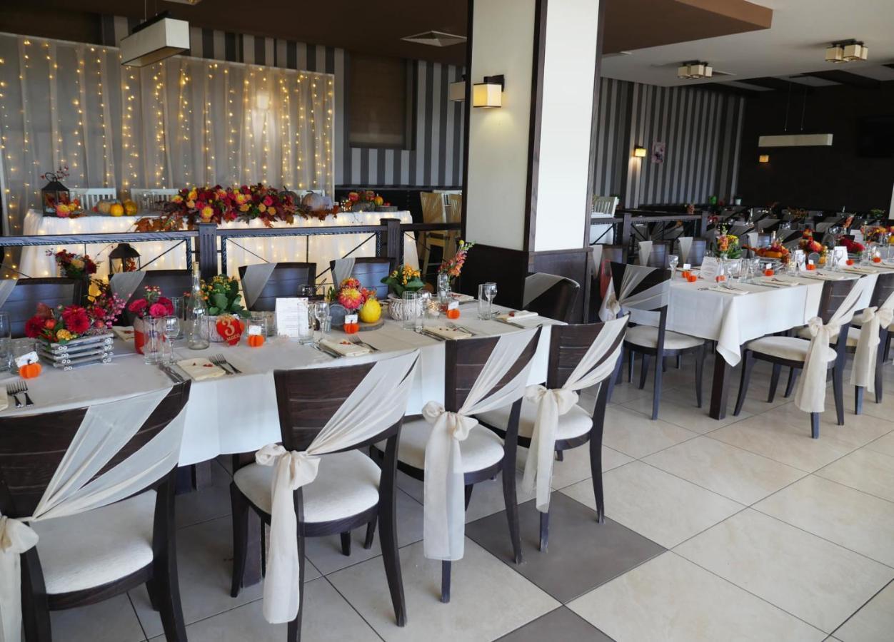 לובץ' Park Hotel Stratesh מראה חיצוני תמונה