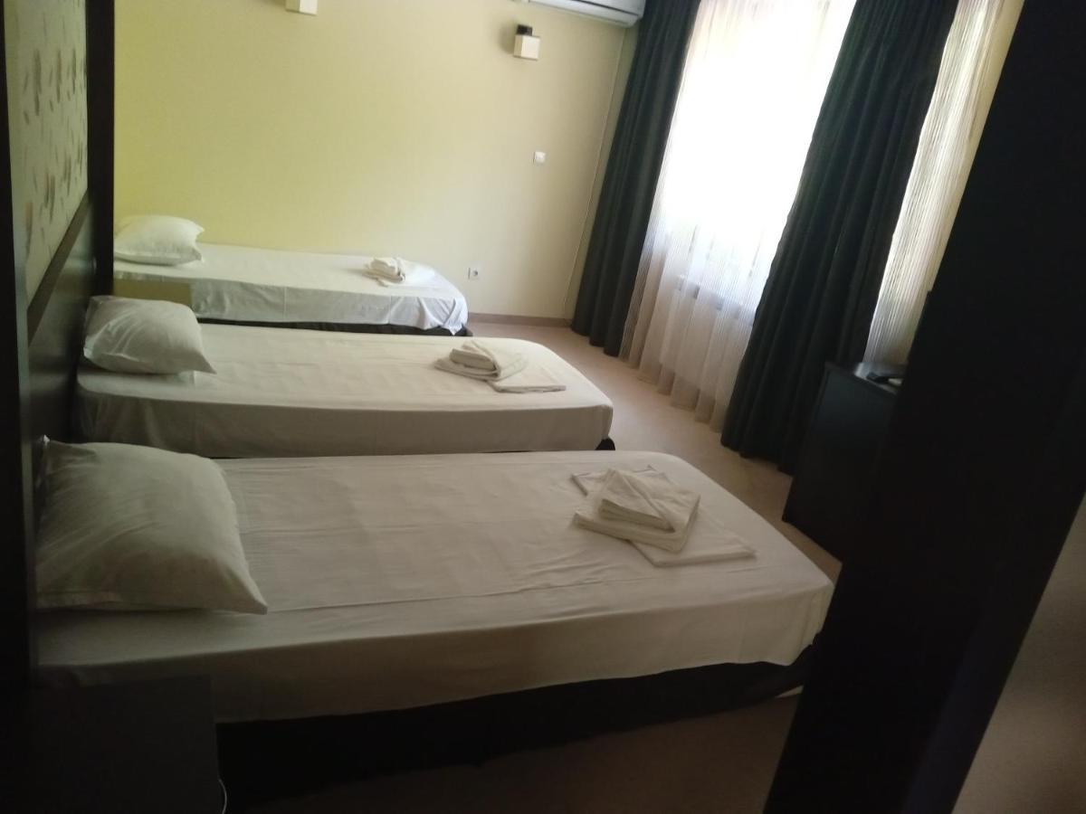 לובץ' Park Hotel Stratesh מראה חיצוני תמונה