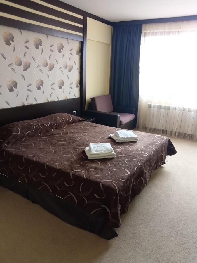 לובץ' Park Hotel Stratesh מראה חיצוני תמונה