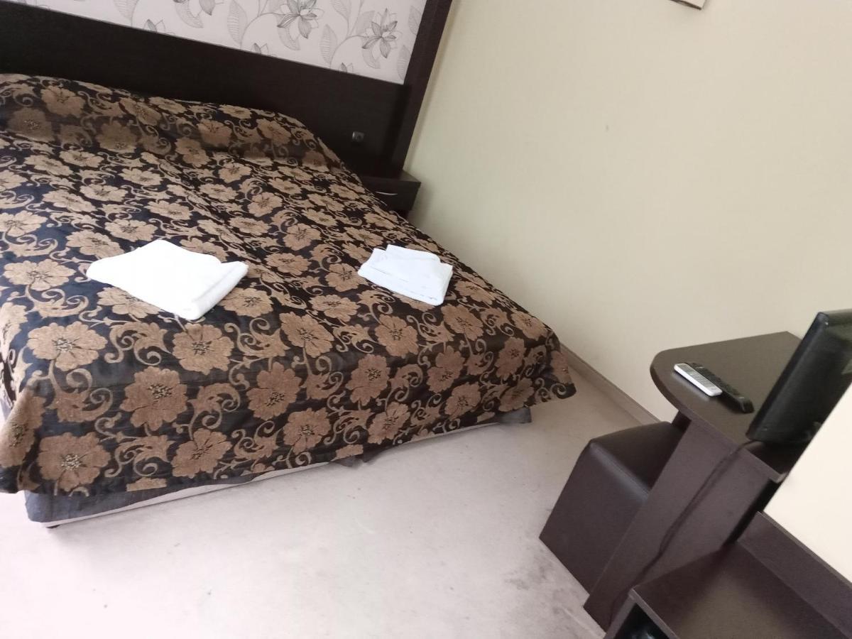 לובץ' Park Hotel Stratesh מראה חיצוני תמונה
