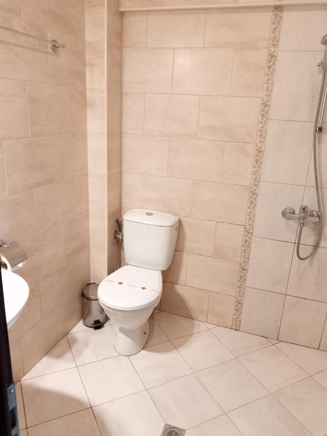 לובץ' Park Hotel Stratesh מראה חיצוני תמונה